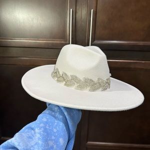 White/cream felt hat